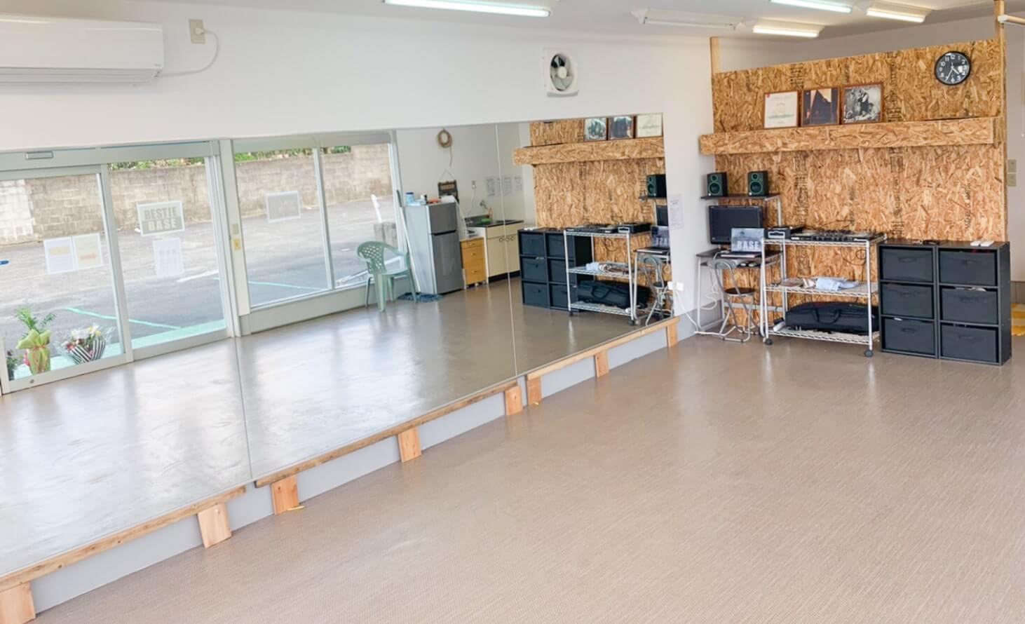 Bestie Baseのスタジオ内の様子