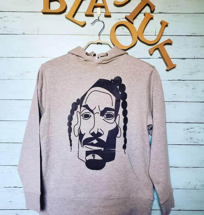 写真：「BLAST OUT」オリジナルパーカー